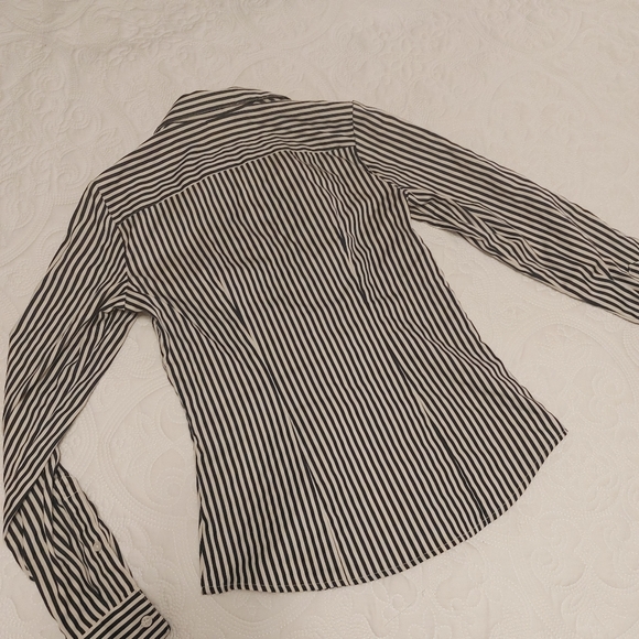 °•Navy + white pin striped blouse•° - Picture 5 of 7